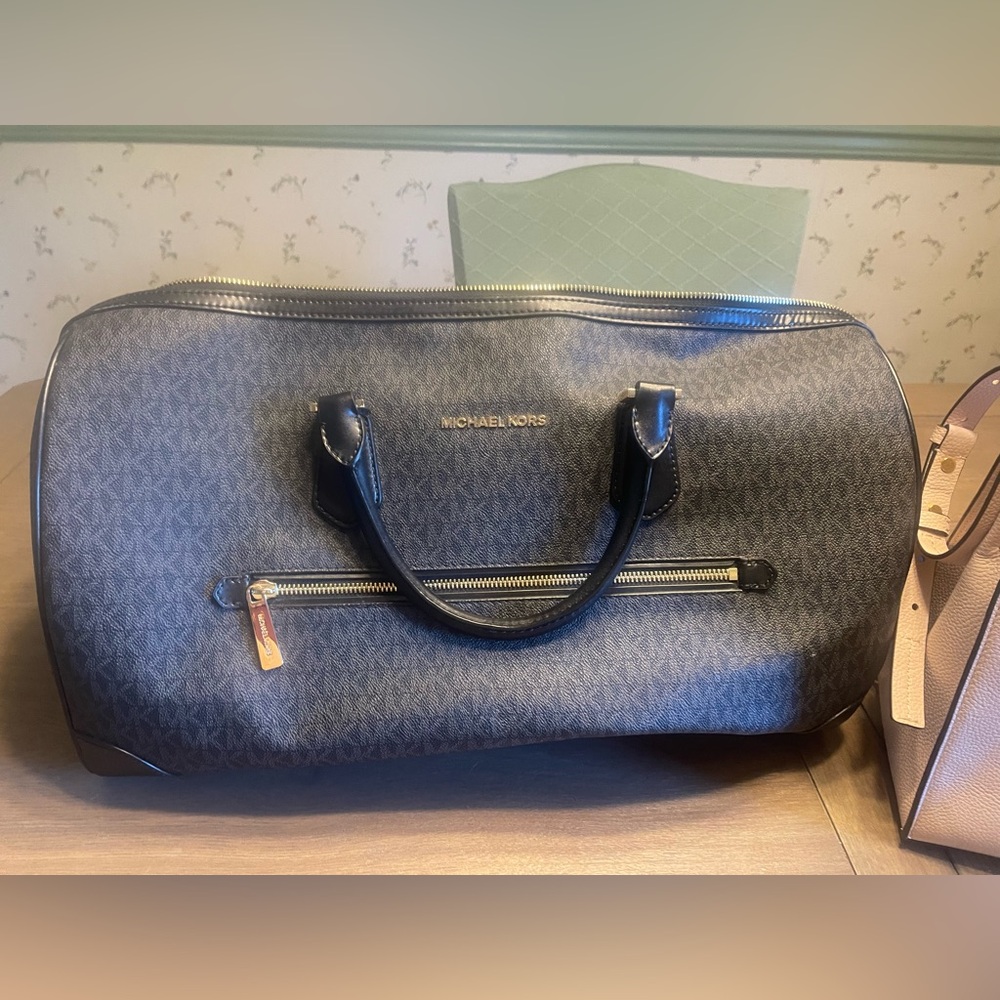 Michael Kors Bundle! Tote, Satchel, Clutch, Walle… - image 5